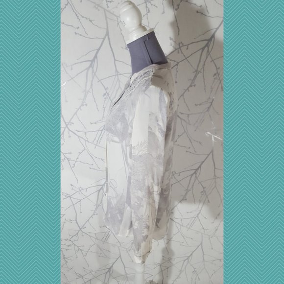 Elie Tahari Ivory & Gray Floral Printed Silk Pullover Blouse w/ Lace Detail - Picture 3 of 6